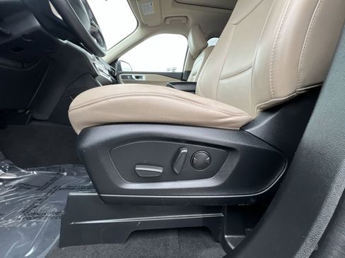 Used 2023 Ford Explorer XLT w/ Equipment Group 202A image 14