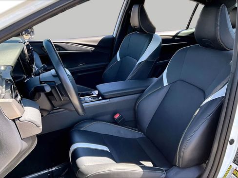 Used 2025 Toyota Camry SE FWD image 7