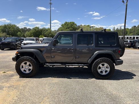 Used 2022 Jeep Wrangler Unlimited Sport image 4