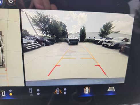 Used 2025 Chevrolet Equinox LT w/ Convenience Package II AWD/4WD image 19