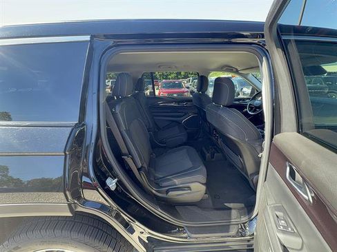 Used 2022 Jeep Grand Cherokee L Laredo w/ Luxury Tech Group I AWD/4WD image 23