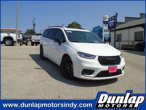 Used 2025 Chrysler Pacifica Limited FWD image 1