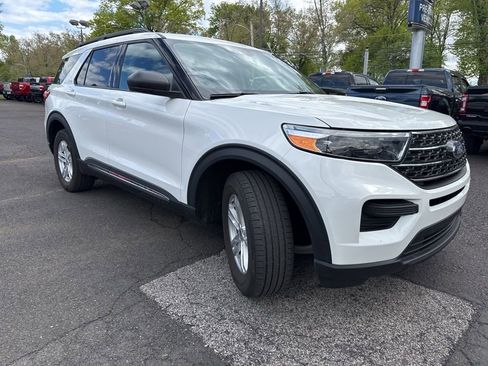 Used 2023 Ford Explorer XLT AWD/4WD image 3