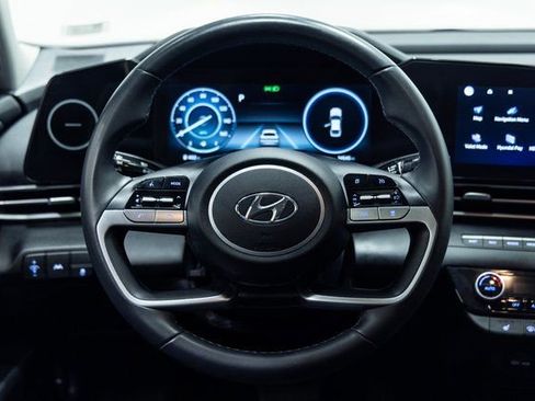 Used 2023 Hyundai Elantra SEL w/ Convenience Package image 13