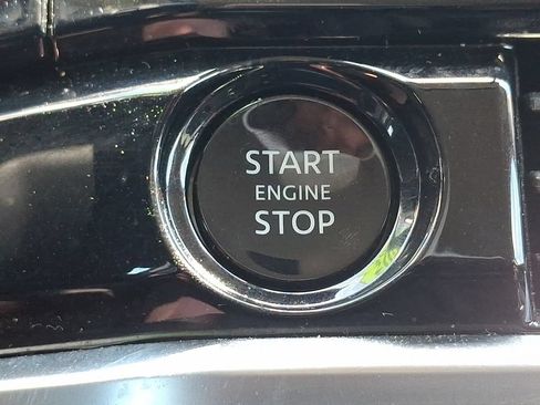 Used 2025 Nissan Pathfinder SV AWD/4WD image 25