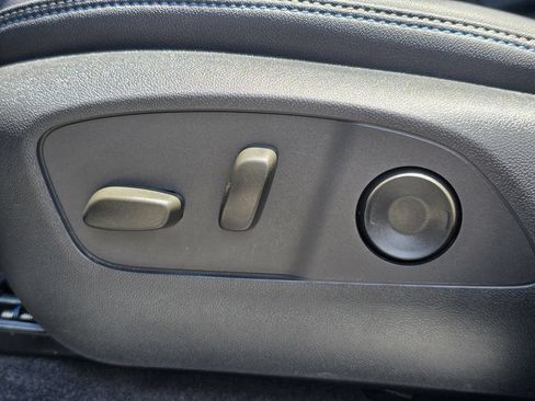 Certified 2025 Chevrolet Equinox EV LT FWD image 23