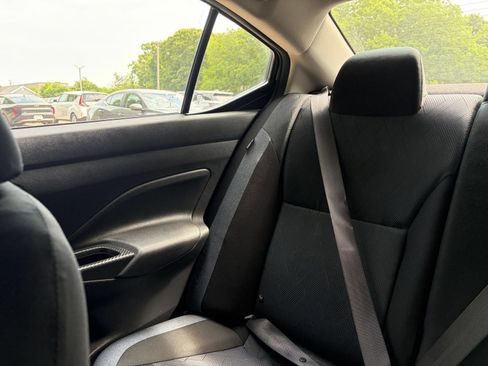 Used 2025 Nissan Versa SV FWD image 37