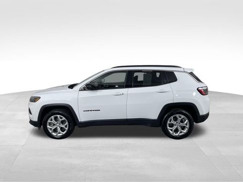 Used 2024 Jeep Compass Latitude AWD/4WD image 14