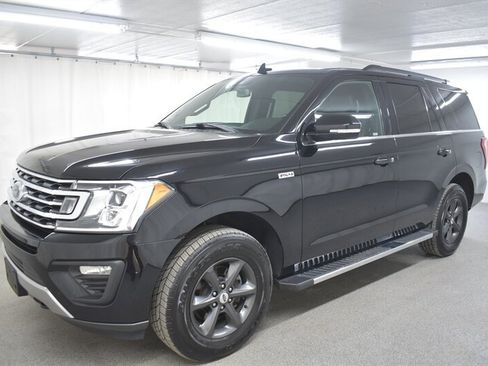 Used 2018 Ford Expedition XLT w/ Equipment Group 202A image 3