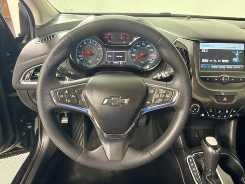Used 2017 Chevrolet Cruze LT w/ Convenience Package FWD image 12