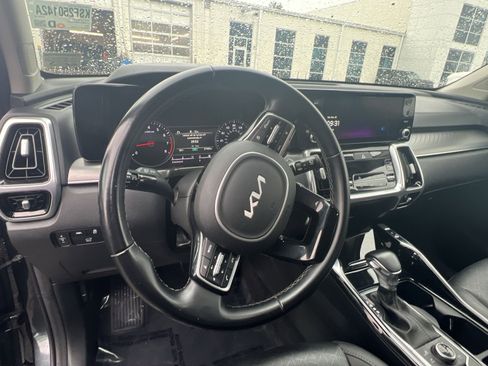 Used 2022 Kia Sorento SX image 16