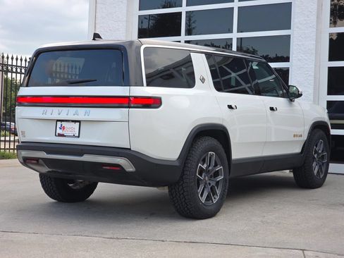Used 2024 Rivian R1S Adventure AWD/4WD image 5