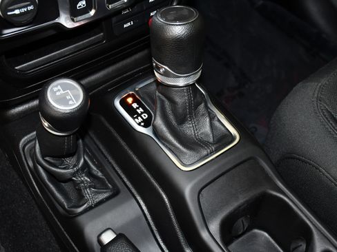Used 2020 Jeep Wrangler Sport AWD/4WD image 22