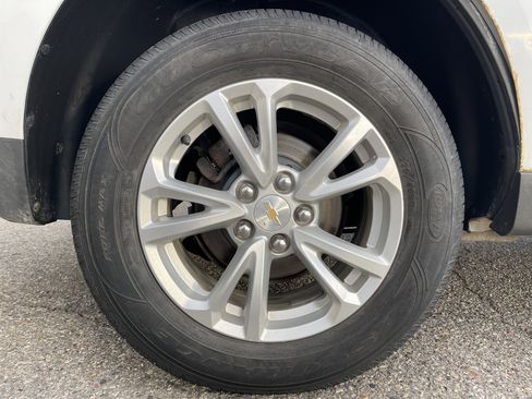 Used 2017 Chevrolet Equinox LT w/ Convenience Package image 22