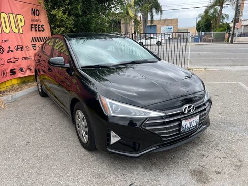 Used 2019 Hyundai Elantra SE w/ Cargo Package FWD image 3