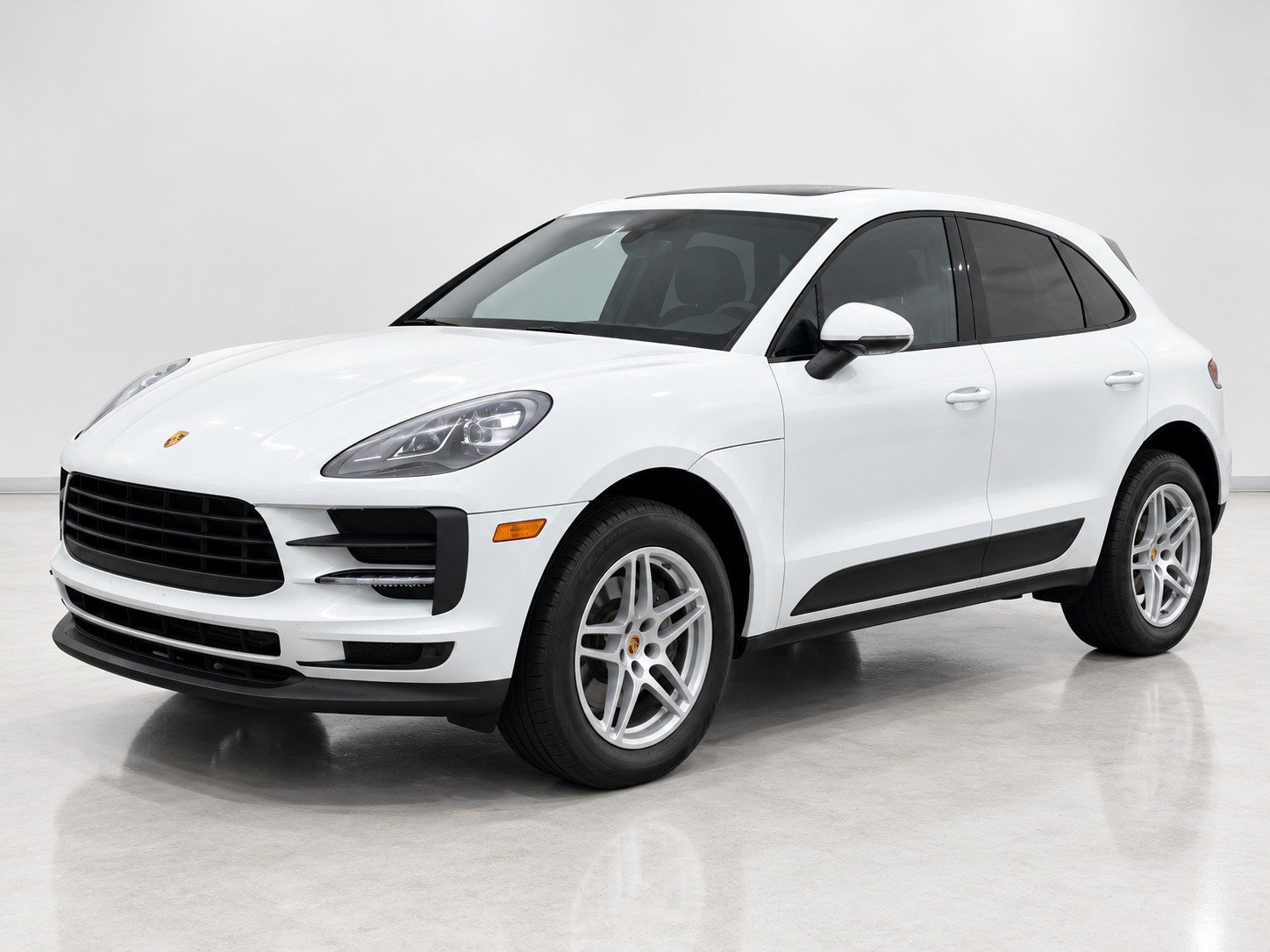 Used 2021 Porsche Macan AWD/4WD image 1