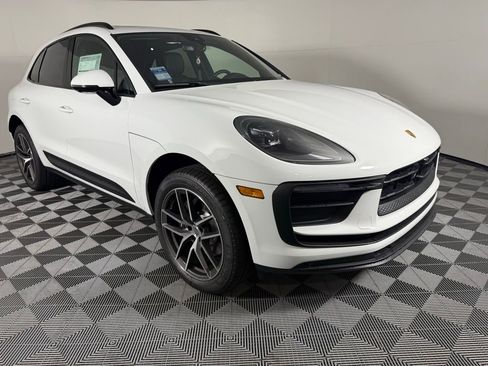 Certified 2025 Porsche Macan 2.0T image 9