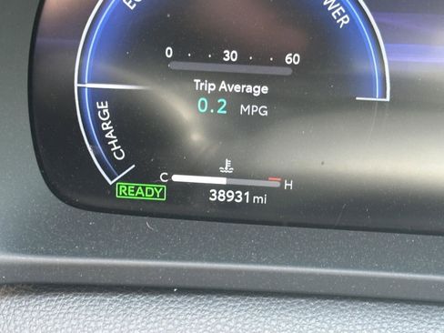 Used 2023 Toyota Crown Limited image 13