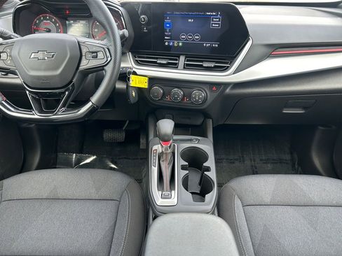 Used 2025 Chevrolet Trax RS w/ Sunroof Package FWD image 13
