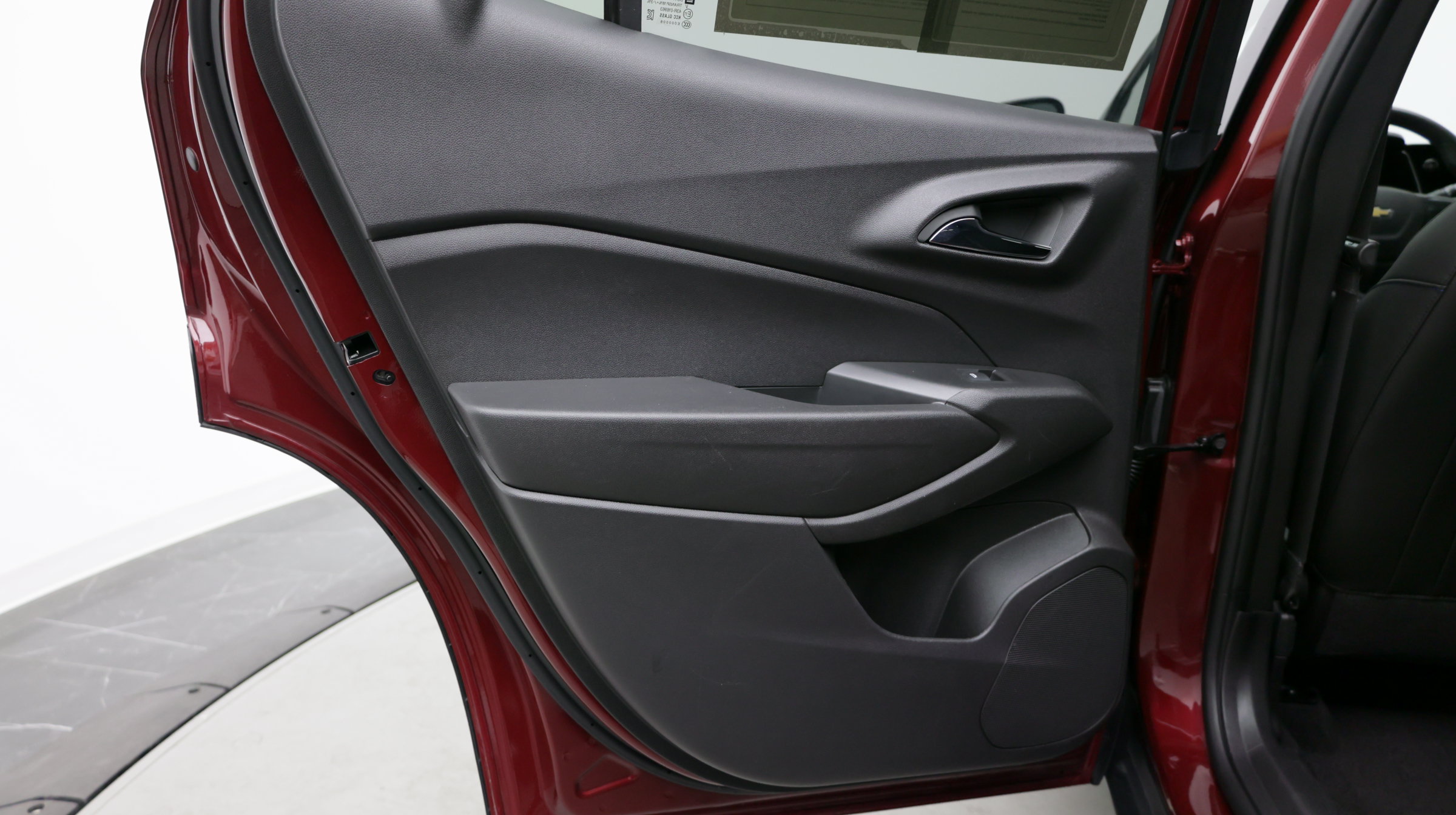 Used 2025 Chevrolet Trax LT FWD image 23