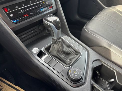 Used 2022 Volkswagen Tiguan SE image 27