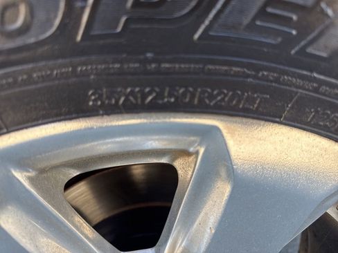 Used 2017 Ford F250 Platinum w/ FX4 Off-Road Package image 38