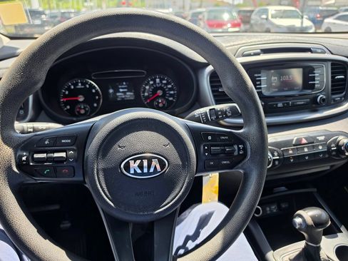 Used 2016 Kia Sorento LX AWD/4WD image 16