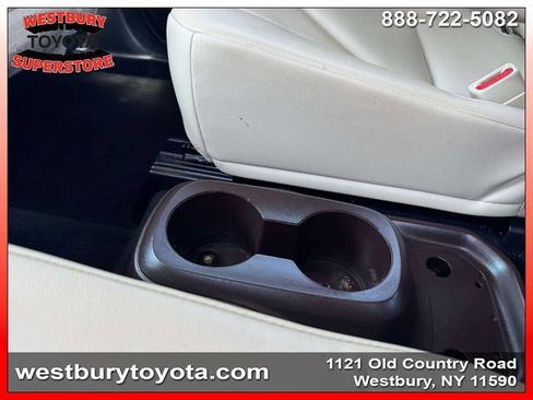Used 2022 Toyota Highlander XLE AWD/4WD image 16