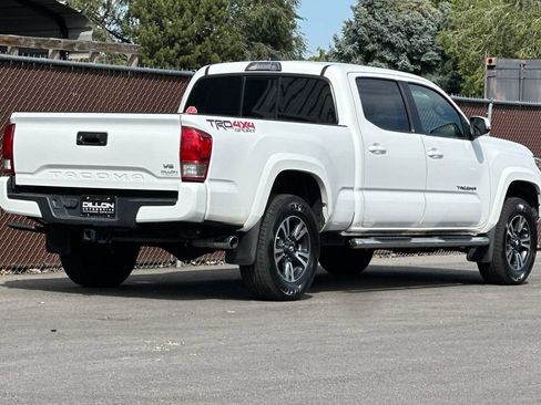 Used 2016 Toyota Tacoma TRD Sport w/ Towing Package AWD/4WD image 7