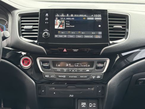 Used 2021 Honda Pilot Touring image 10