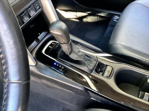 Used 2024 Toyota Corolla Cross XLE image 15