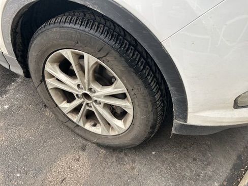 Used 2017 Ford Escape SE image 12