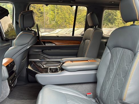 Used 2022 Jeep Grand Wagoneer Series III w/ Rear Seat Video Group 1 image 27