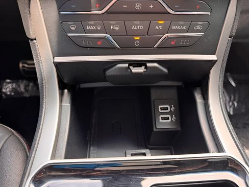 Used 2020 Ford Edge ST-Line FWD image 26