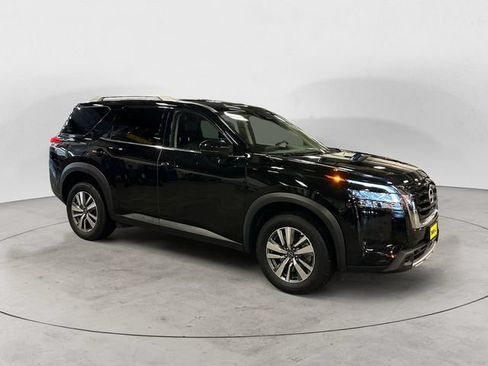 Used 2025 Nissan Pathfinder SL AWD/4WD image 3