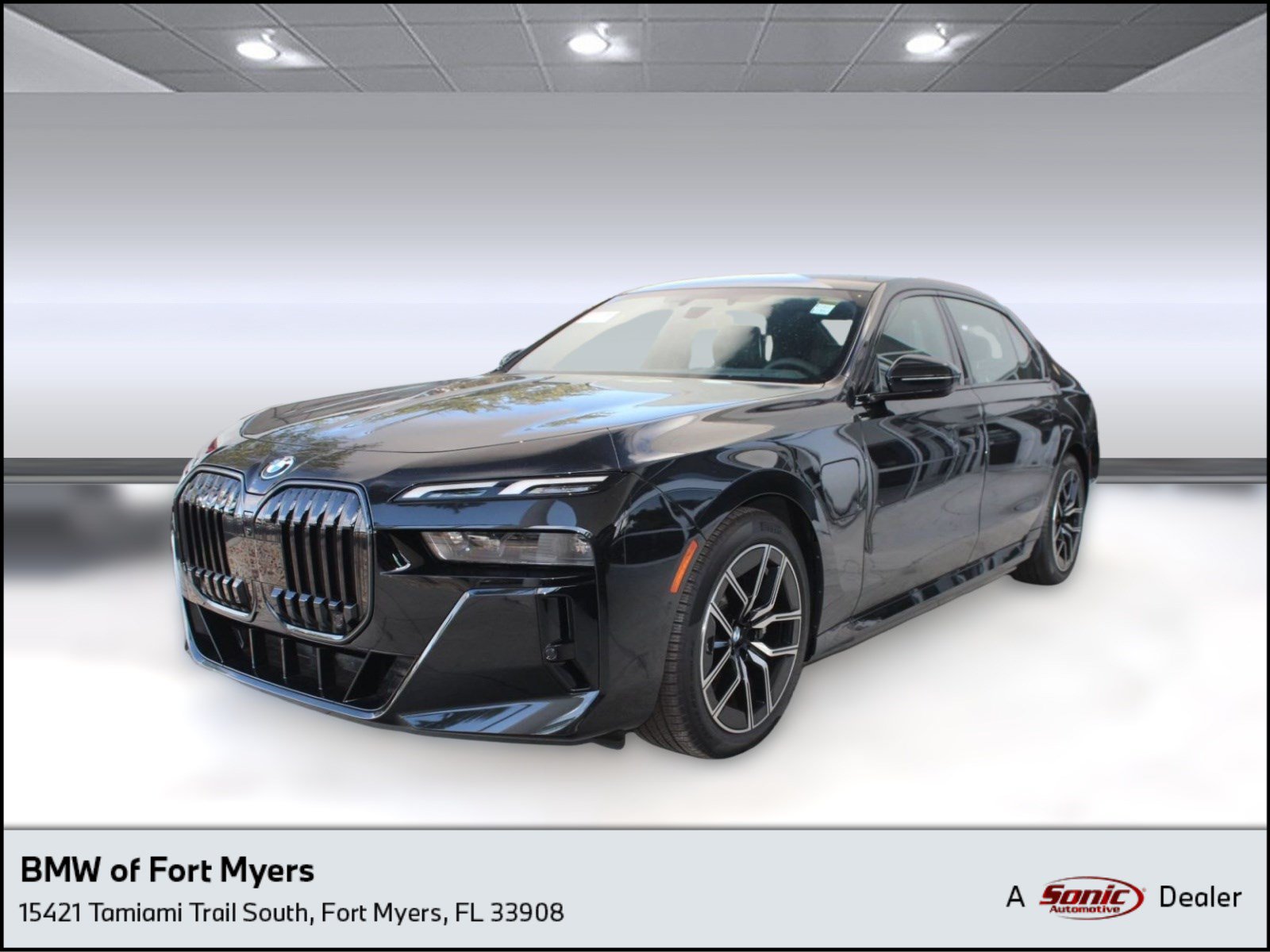 Used 2026 BMW 750e xDrive AWD/4WD image 1