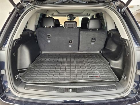 Used 2024 Jeep Grand Cherokee Limited w/ Luxury Tech Group II image 24