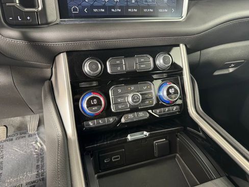 Used 2022 GMC Yukon Denali AWD/4WD image 23