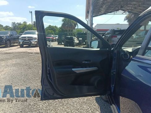 Used 2019 Nissan Kicks SR w/ SR Premium Package FWD image 17