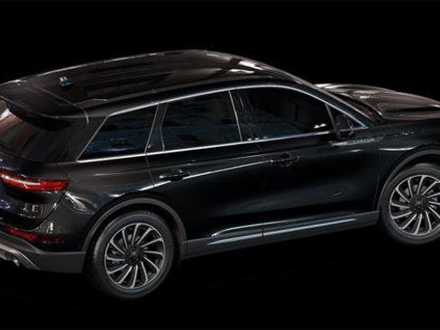 New 2025 Lincoln Corsair Reserve w/ Rear Removable Package Tray image 3