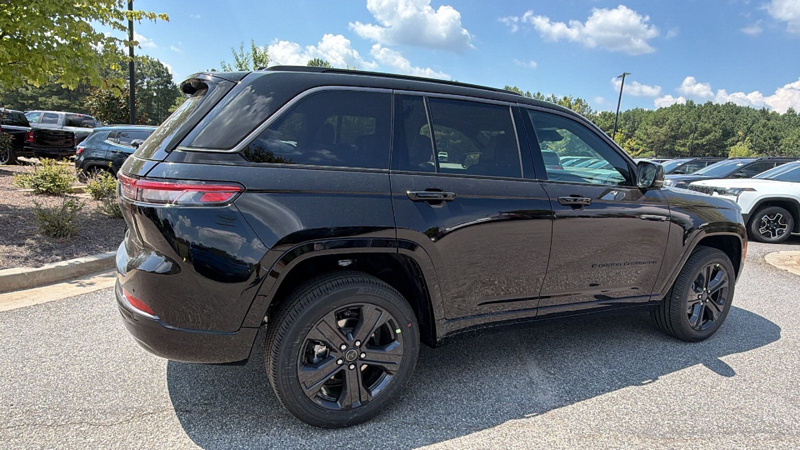 New 2027 Jeep Grand Cherokee Limited AWD/4WD image 8