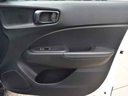 Used 2025 Hyundai Venue Limited FWD image 34