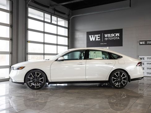 Used 2023 Honda Accord Touring image 1