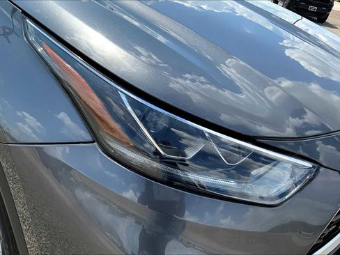 Used 2020 Toyota Highlander Limited FWD image 27