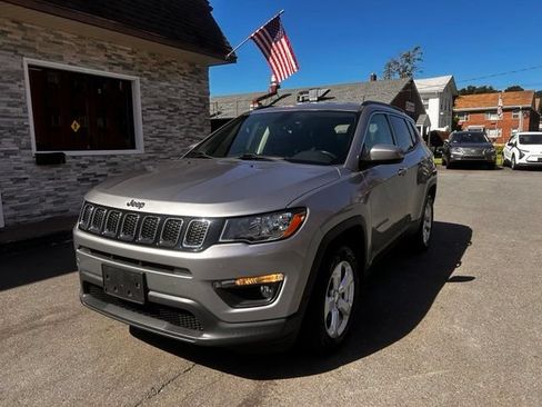 Used 2018 Jeep Compass Latitude w/ Popular Equipment Group AWD/4WD image 1