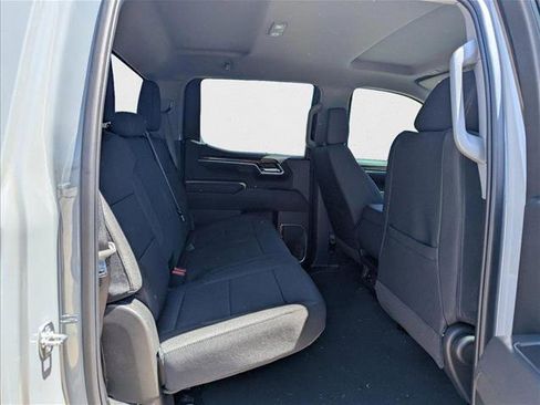 New 2025 GMC Sierra 1500 SLE image 18