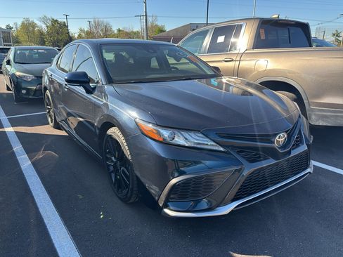 Used 2021 Toyota Camry XSE image 5