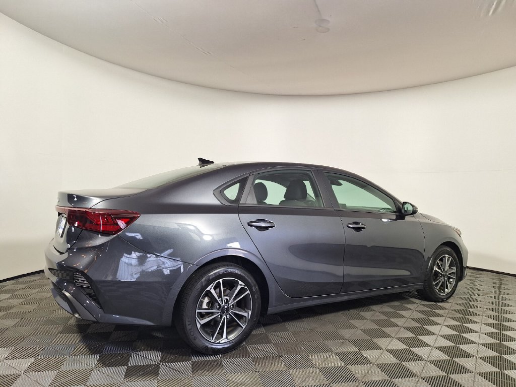 Used 2023 Kia Forte LXS w/ LXS Technology Package FWD image 5