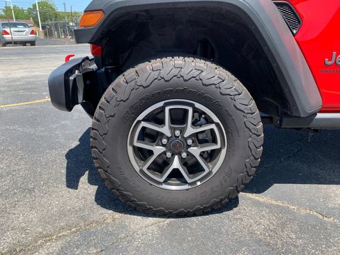 Used 2025 Jeep Wrangler Unlimited Rubicon AWD/4WD image 32