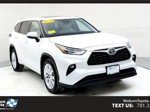Used 2024 Toyota Highlander Limited image 1